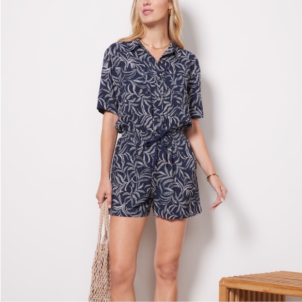Evereve Navy Ivy Tropical Floral Short Sleeve Button Front Romper Summer Preppy